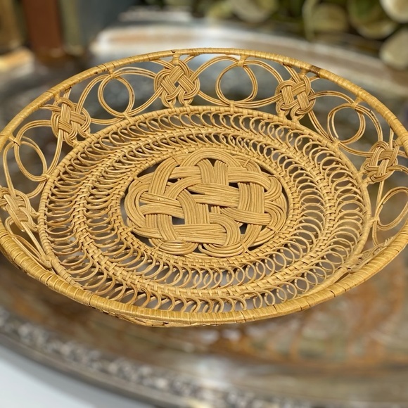 Vintage 10” Round Open Weave Woven Old World Basket Natural - Picture 7 of 9